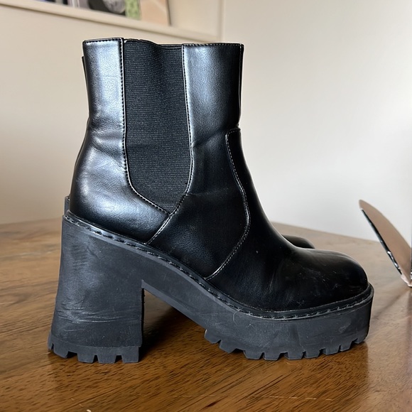 Lug sole booties - Picture 2 of 3